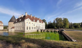 Commarin : le château, façade arrière