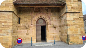 Arboise : église Saint Just, entrée