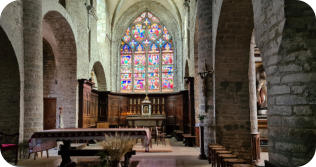 Arbois : église Saint Just, le choeur et le maître autel