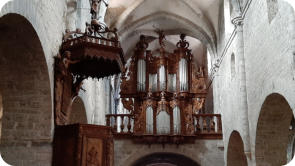 Arbois : église Saint Just, l'orgue et la chaire