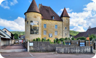 Arbois : château Pecault ( musée du vin )