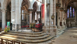 Semur en Auxois-Collégiale Notre Dame : le choeur et le déambulatoire