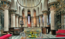 Semur en Auxois-Collégiale Notre Dame : le choeur et le maître autel