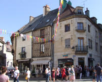 Semur en Auxois-maison médiévale place Gaveau