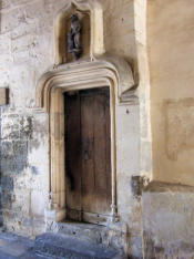 Semur en Auxois-Porte d'entrée d'étages de la porte Sauvigny