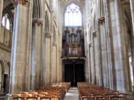 Semur en Auxois-Collégiale Notre Dame : la nef et les orgues