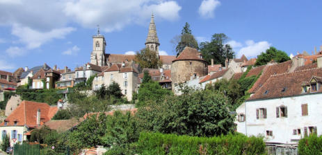 Semur en Auxois : Vue sur la ville