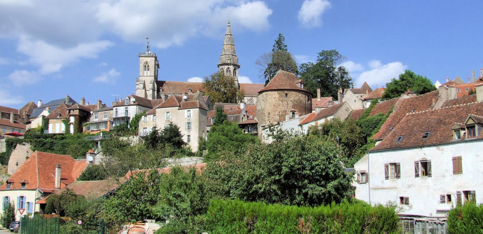 Semur en Auxois-Vue sur la ville