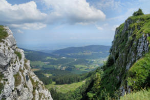 Mont d'Or : paysage suisse entre deux falaises