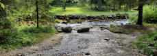 source du Doubs-accès aux bords de la rivière