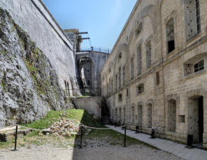 Fort de Joux : casernement Joffre