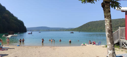 Domaine du lac de Chalain-la plage