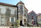 Châteauneuf en Auxois : Tour de la maison Saint Georges