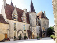 Châteauneuf : Cour intérieure côté appartement seigneurial