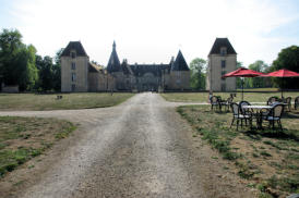 Commarin : le château, entrée