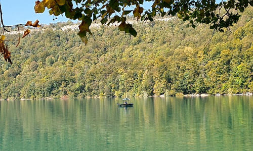 Domaine du lac de Chalain-pêcheur