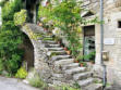 Village de Chamaret : escalier de maison médiévale du village