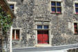 Usson : façade de maison vigneronne