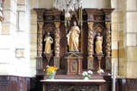 Vic le Comte :  la Sainte chapelle, statues
