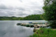 Lac d'Aydat : ponton pour barques de pêche