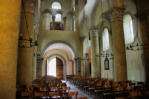 Saint Nectaire : nef de l'église vue depuis le choeur