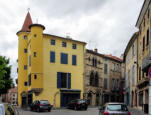 Brioude : rue et maison avec tour