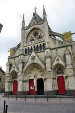 Aigueperse : façade principale  église Notre Dame