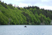 Lac Pavin :lac,forêt, bateau