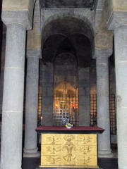 Orcival : intérieur de l'église Notre Dame d'Orcival