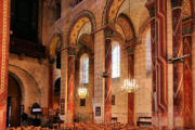 Issoire : Abbatiale Saint Austremoine, bas côté vu de la nef