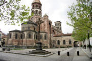 Brioude  basilique Saint Julien, chevet et esplanade