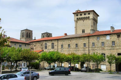 La Chaise dieu : parking et abbatiale