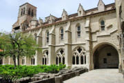 La Chaise dieu : abbaye de la Chaise Dieu, cour intérieure du cloitre