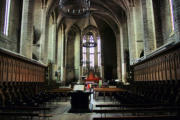 La Chaise dieu : abbaye de la Chaise Dieu, la nef avec les stalles er choeur en arrière plan