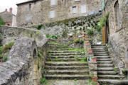Auzon : escalier d'accès au village