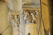 Saint Nectaire : chapiteaux de colonnades de l'église