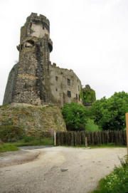 vue 3 des ruines du château de Tournoël