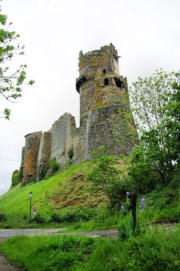 vue 4 des ruines du château de Tournoël