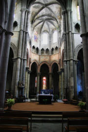 Aigueperse : église Notre Dame,l'autel dans le choeur