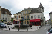 Saint Pourcain : la place centrale