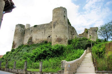 Billy : le château fort, montée au fort par l'escalier