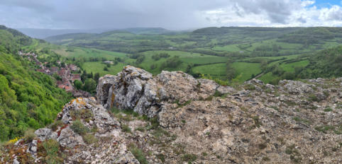 Vue sur Baulme la Roche depuis la falaise