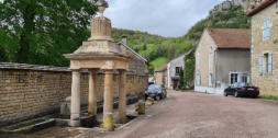 Baulme la Roche : La fontaine