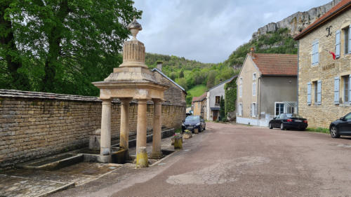 Baulme la Roche : La fontaine