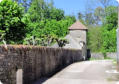 Fondremand : rue du village et tour carrée