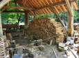 Guédelon : village des artisans (2013) atelier charpente et couverture
