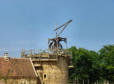 Guédelon : construction du château (année 2013), ascenseur en haut de la tour