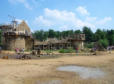 Guédelon : construction du château (année 2013), vue générale sur l'avancement des travaux