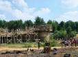 Guédelon : construction du château (année 2013), échafaudages en bois