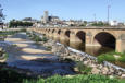 Nevers : pont en pierre sur la Loire ,entrée de la ville